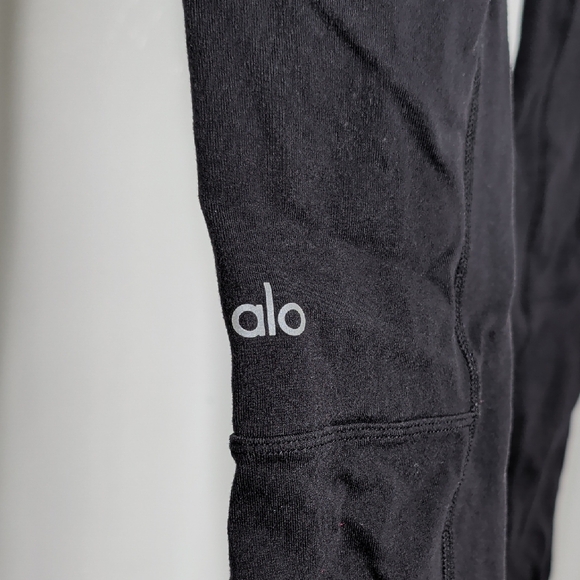 ALO Yoga Black Leggings - Picture 4 of 5